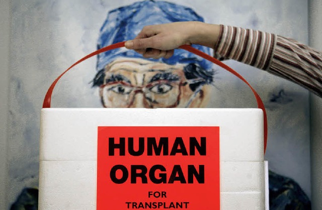 Khltasche fr den Organtransport: Es ...eswegen sind klare Regelungen wichtig.  | Foto: Frank May (dpa)
