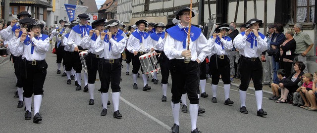 Erstein. Der Brgerwehr-Spielmannszug mit seinem Tambourmajor Marko Spri.  | Foto: Roland Vitt