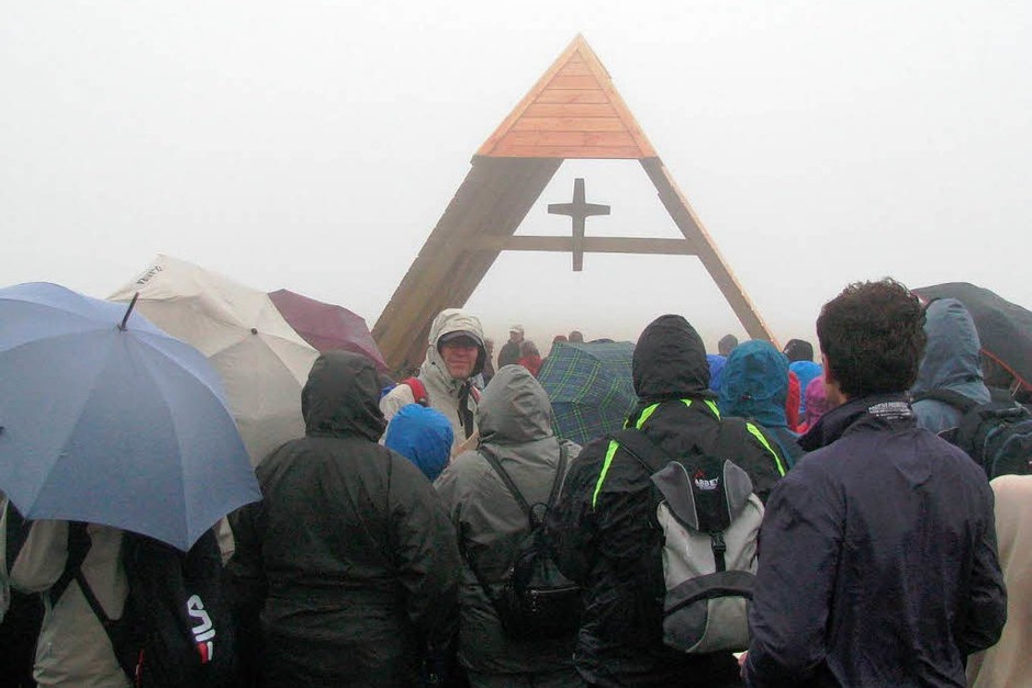 Erzbischof Robert Zollitsch hielt den Berggottesdienst am Fuße des Belchenhauses. (Foto: Manfred Lange) Erzbischof Robert Zollitsch hielt den Berggottesdienst am Fuße des Belchenhauses. (Foto: Manfred Lange)