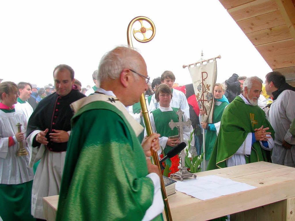 Erzbischof Robert Zollitsch hielt den Berggottesdienst am Fue des Belchenhauses.