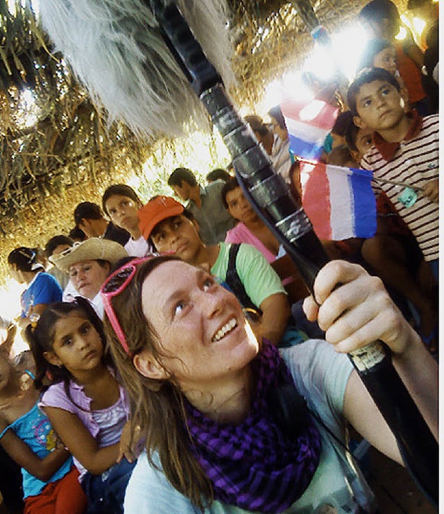 Voller Einsatz: Henriette Bornkamm bei Dreharbeiten in Paraguay   | Foto: BZ