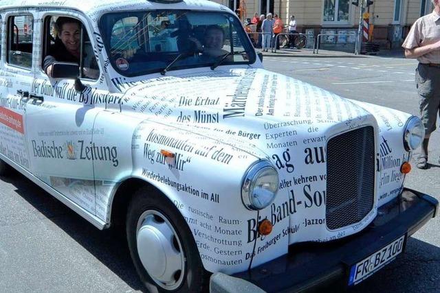 BZ-Taxi fhrt als letztes Auto ber den Rotteckring