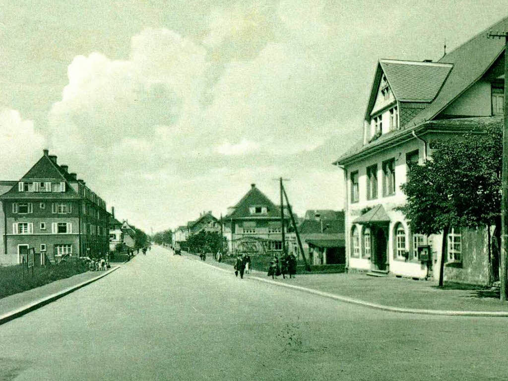 Das Rotberger Schloss: Als das Foto entstand, lag die beliebte Friedlinger Gaststtte in der „Adolf-Hitler-Strae“.