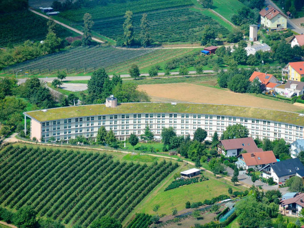 Das Haus Vier Jahreszeiten in Durbach mit dem Museum Hurrle, die ehemalige Mutter-Kind-Klinik Durbach