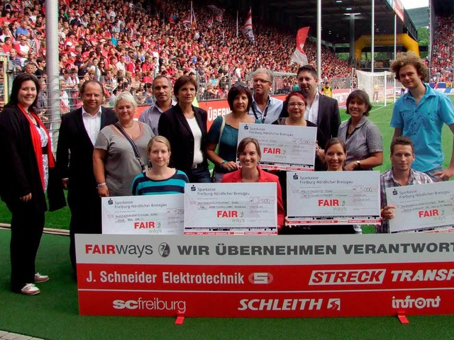 Die Preistrger des Fair-Way-Frderpre...rechts Dorothea Oldak von der RG Lahr.  | Foto: BZ