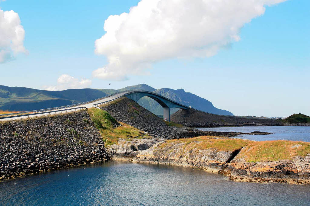 Atlantikstrae ber die Schren bei Kristiansund, NorwegenFoto: Gerhard Gietz, Lahr-Kuhbach