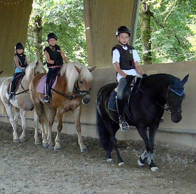 Kinder empfinden beim Reiterferienlage...: Es liegt auf dem Rcken der Pferde.   | Foto: Reitverein