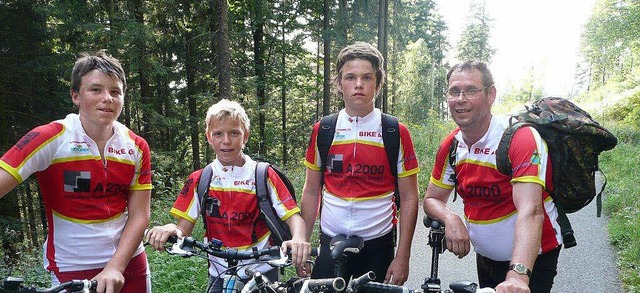 Marcel Wiskow, Josua Brkle und  Kevin...stweges von Karlsruhe nach Gernsbach.   | Foto: Privat