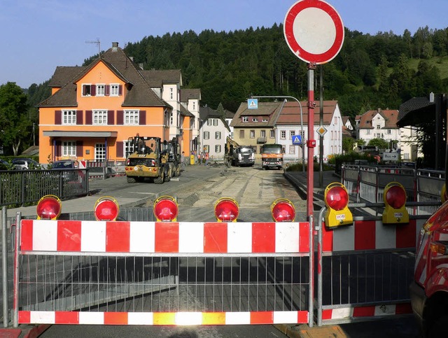 Jetzt wird auch die Bahnhofstrae umgebaut.   | Foto: Kurt Meier