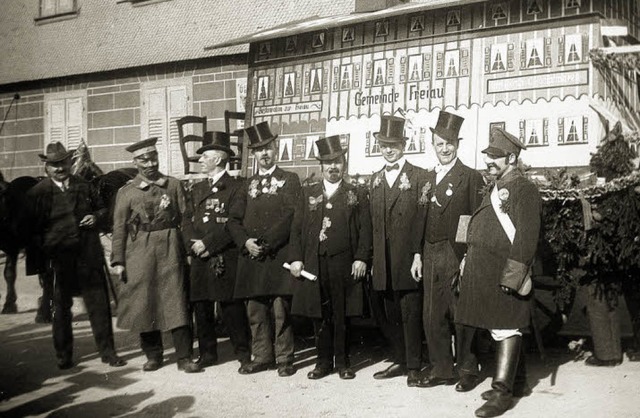 Fasnacht  mit Zylindern: Die Freiauler...auch Karl Weber (zweiter von rechts).   | Foto: Privat