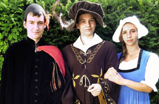 Stephan Dietel, Mascha Kenk und Nicole... als Mephisto, Faust und Gretchen ab.   | Foto: privat