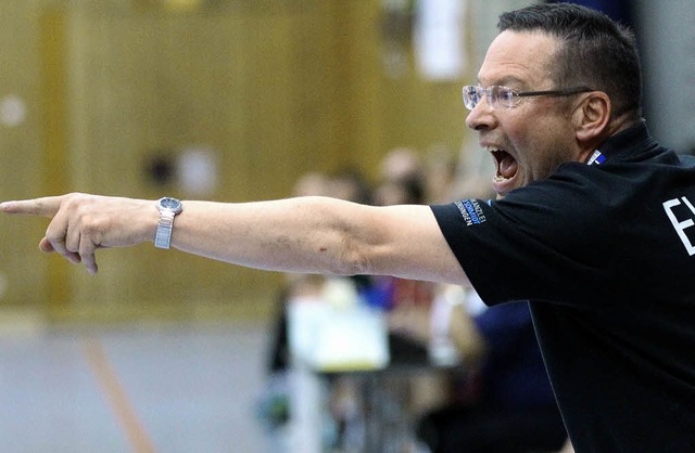 Deutlicher Fingerzeig: SG-Coach Ole Andersen gibt ganz klar die Richtung vor.  | Foto: Lars Bargmann