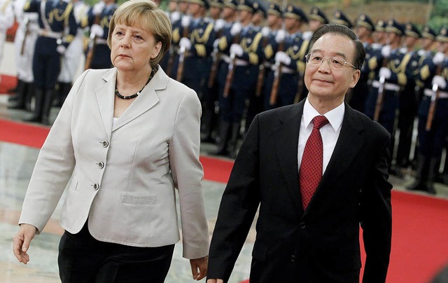 Premierminister Wen Jiabao empfngt Ka...ngela Merkel mit militrischen Ehren.   | Foto: DPA