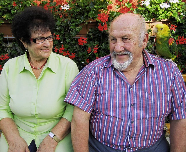 Hildegard und Siegfried Kbler mit Liebling Coco.  | Foto: Reiner Merz