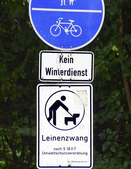 Leinenzwang - Schild am Einganng zum Weg am Brettenbach Richtung ZfP  | Foto: Sylvia-Karina Jahn