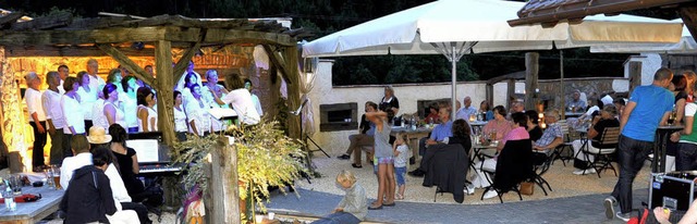 Die Virtuos Voices hatten in Simonswal...ichen Spa an ihrem Open-Air-Auftritt.  | Foto: Privat