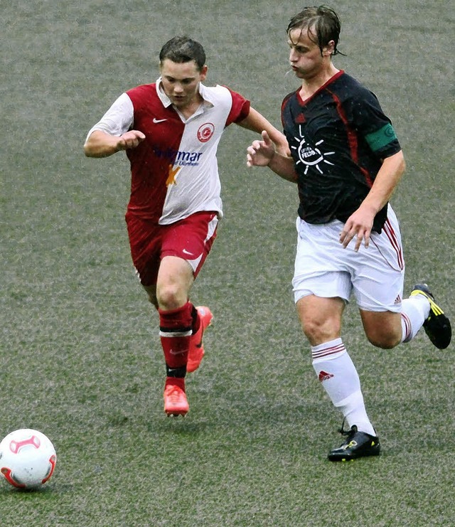 Lars Mundinger vom SV Hinterzarten  im...:0 fr den FC Bad Drrheim II gelang.   | Foto: Joachim Hahne