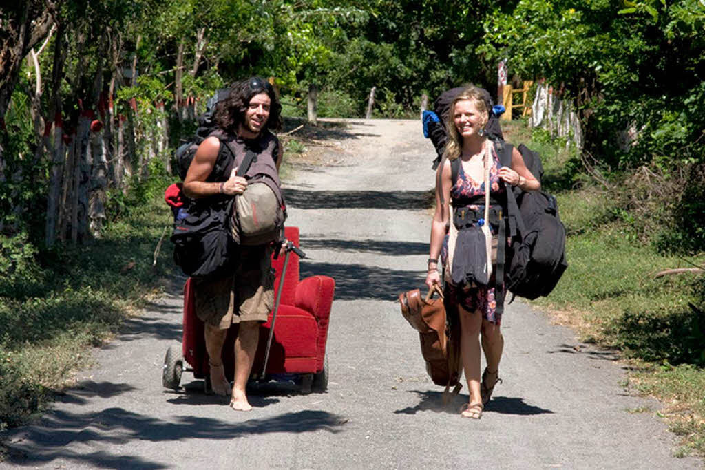 Die beiden Freiburger Stefan Sirtl und Julia Mller sind mit einem 32 Kilo schweren Sessel durch Mittelamerika gereist. berall haben sie Menschen gebeten, Platz zu nehmen und sich fotografieren zu lassen.