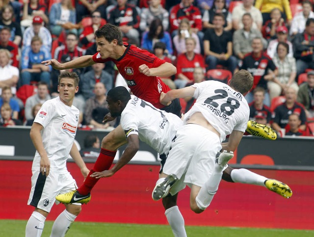 In Leverkusen hatte der SC mit 0:2 das...re erzielten die Rheimlnder per Kopf.  | Foto: dapd
