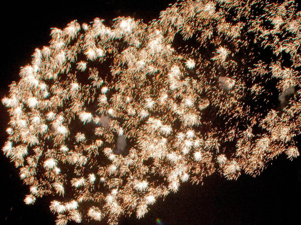 Das groe Feuerwerk  am Erffnungsabend zhlt zu den Hhepunkten des Weinfestes.