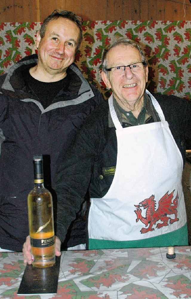 Rodney Care und Chris Murray boten wieder ihren beliebten walisischen Whisky an.  | Foto: Martina Proprenter