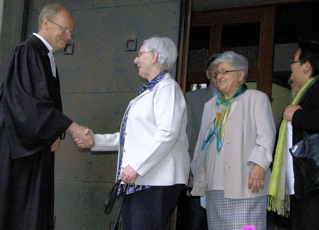 Der neue Pfarrer Alexander Kunik begr...Gottesdienst in der Friedensgemeinde.   | Foto: Ounas-Krusel