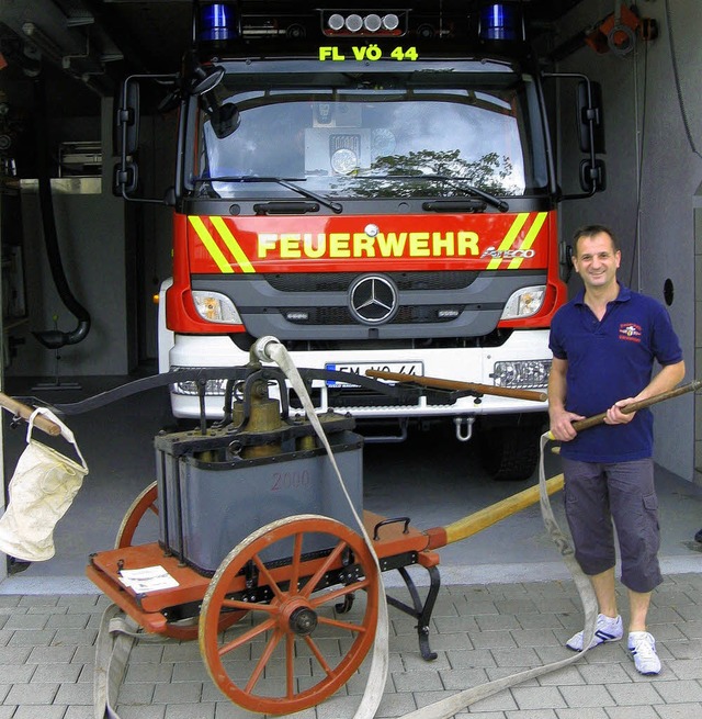 Kommandant Sergio Capobianco mit der n...silien der Vrstetter Floriansjnger.   | Foto: Kiener