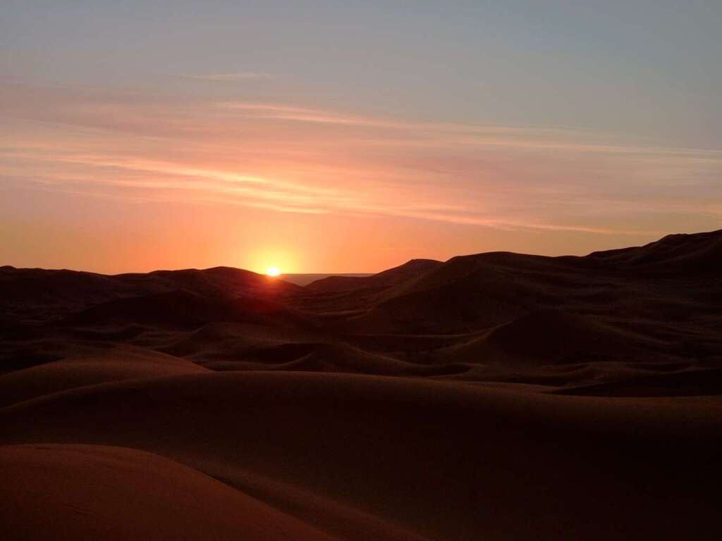 Einen Sonnenaufgang ber den Sanddnen des Erg-Chebbi bei Merzouga im Sden von Marokko hielt Peter Scholz aus  Mahlberg   fest.