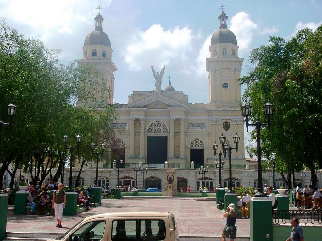 In Santiago de Cuba: William Strmer aus Kippenheim fotografierte den Zentralplatz mit der Kathedrale Cespedes.