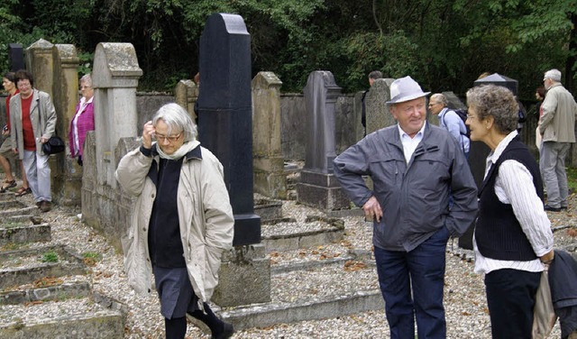 Zahlreiche Besucher schlossen sich dem Rundgang an.   | Foto: Schopferer