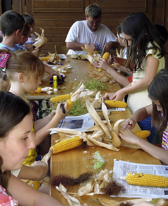 Das Gestalten von Maiskolben war der R...reins im Rahmen des  Ferienprogramms.   | Foto: Reiner Beschorner