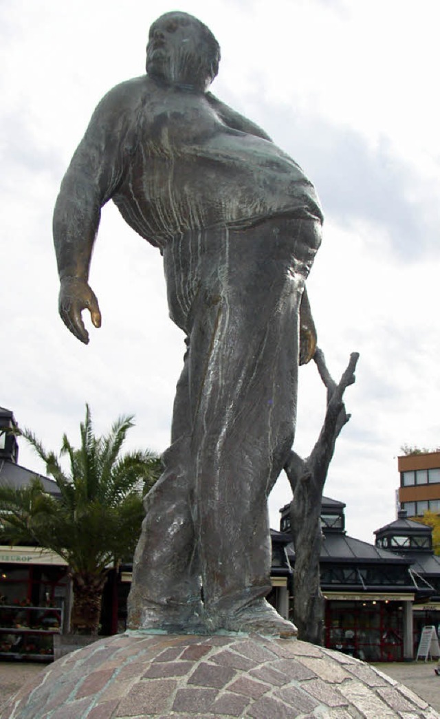 Der Hebelbrunnen auf dem Bahnhofsplatz.   | Foto: Barbara Ruda