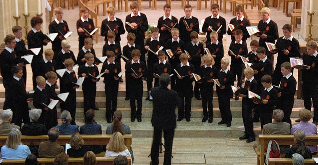 Augsburger Domsingknaben in St. Bonifatius mit Chorleiter Reinhard Kammler   | Foto: Nikolaus Trenz