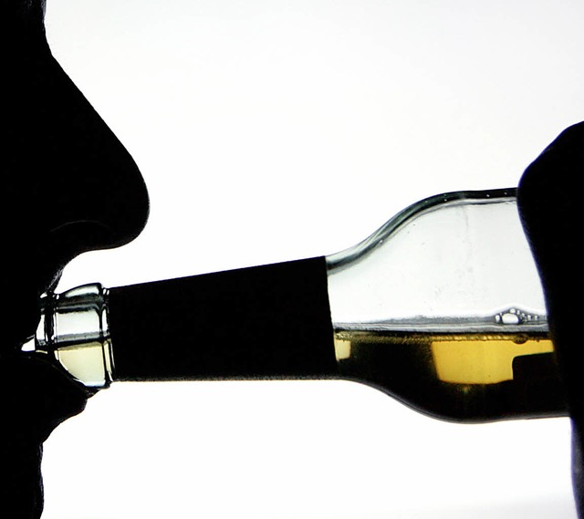Jeder 20. Erwerbsttige trinkt laut Ex... dass er seine  Gesundheit gefhrdet.   | Foto: dpa
