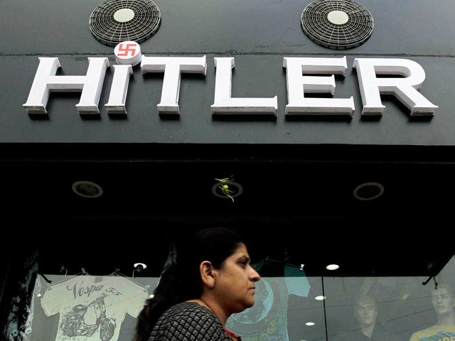 Mode mit Hakenkreuz: Hitler.  | Foto: dpa