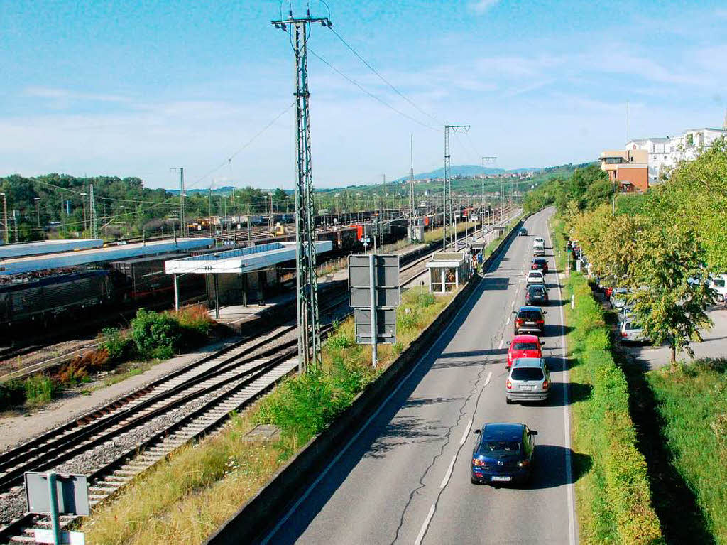 Der Bahnhof heute: Er existiert nicht mehr. 1996 wurde er abgerissen, um Platz fr die B3 zu machen.