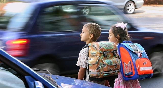 Kinder sind im Straenverkehr besonders gefhrdet.   | Foto: dpa