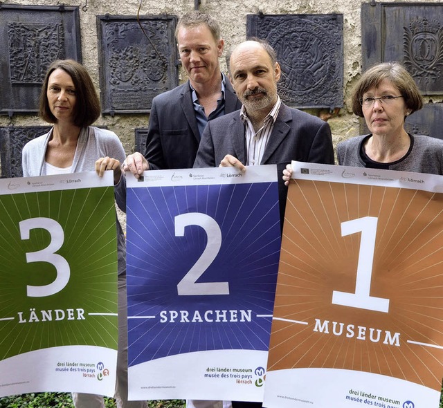 Drei Plakate zhlen den Countdown fr ...ch ums Marketing kmmert (von links).   | Foto: Sabine Ehrentreich