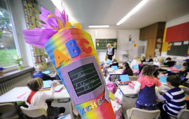 Das &#8222;ABC&#8220; des Starts ins n...n Elternabende sind schon terminiert.   | Foto: Armin Weigen/dpa