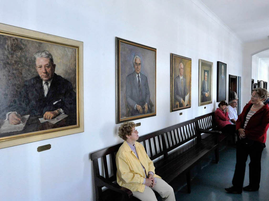 Der Basler Hof – Ort einer wechselvollren Geschichte. Der Basler Hof – Ort einer wechselvollren Geschichte.