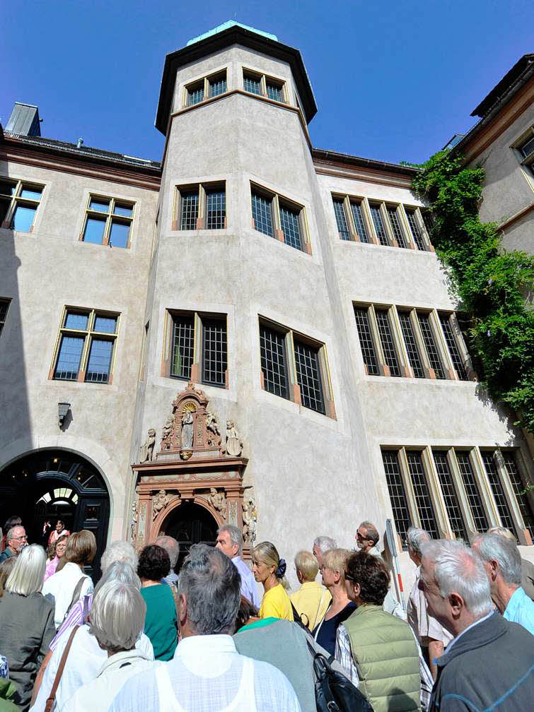 Der Basler Hof – Ort einer wechselvollren Geschichte. Der Basler Hof – Ort einer wechselvollren Geschichte.