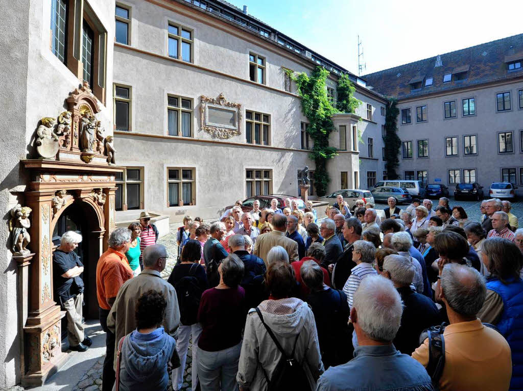 Der Basler Hof – Ort einer wechselvollren Geschichte. Der Basler Hof – Ort einer wechselvollren Geschichte.