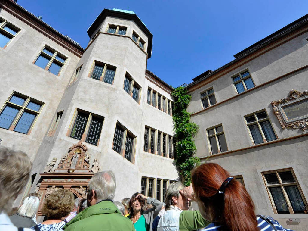 Der Basler Hof – Ort einer wechselvollren Geschichte. Der Basler Hof – Ort einer wechselvollren Geschichte.