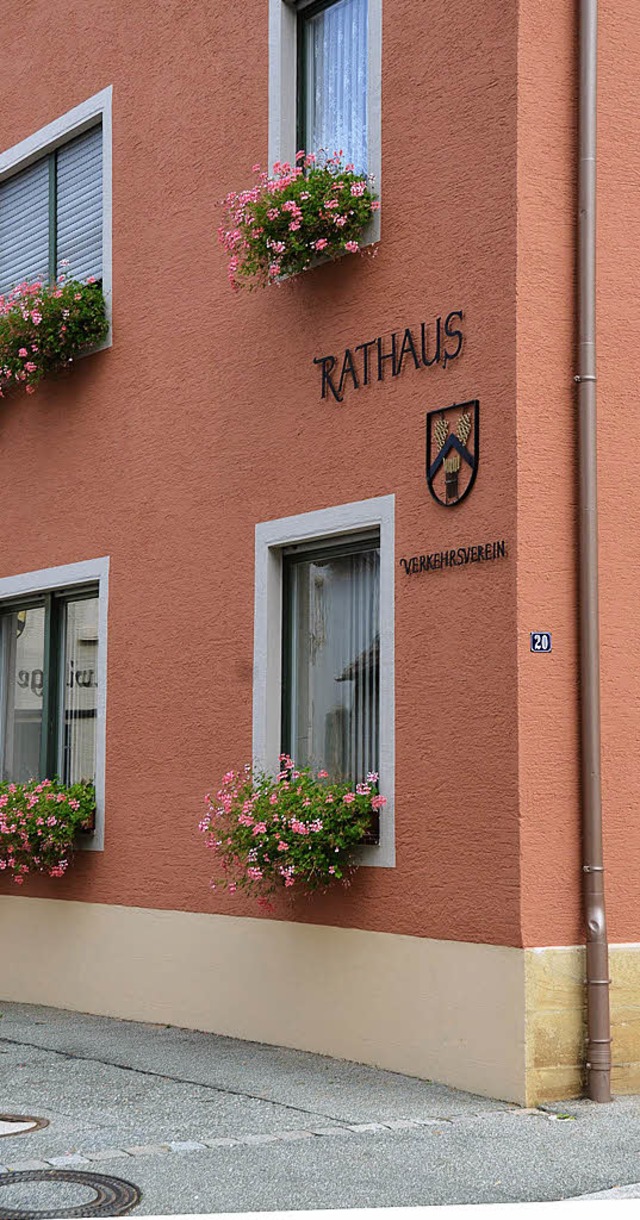 Bekommt neue Fenster und ein neues Dach: das Rathaus in Niederweiler.   | Foto: Babeck-Reinsch