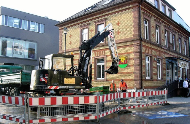 Baustelle auf dem Bahnhofsvorplatz (Kanalarbeiten?)  | Foto: Sylvia-Karina Jahn