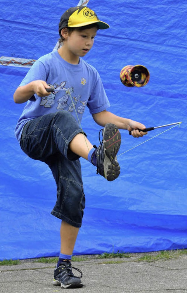 Diabolo oder Teller: Die Kinder halten alles in der Luft.    | Foto: Bamberger