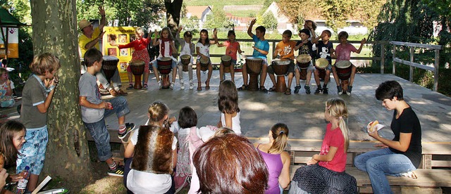 Die Trommlergruppe gab beim Sommerfest des Ferienprogramms alles.  | Foto: Hans Jrgen Kugler