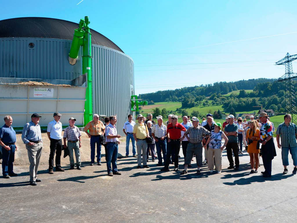 Viele interessierte Gste nutzten die Gelegenheit, die Biogasanlage von Philipp Kppeler in Boll zu besichtigen.