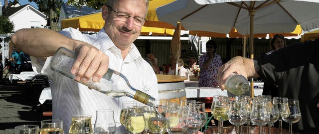 Auf den Ansturm der Gste vorbereitet: die Helfer der IG Weinfest   | Foto: fotos: sandra decoux-kone