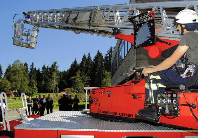 Bei einem Schulungstag mit der  Drehle...ie Feuerwehrmnner fr den Ernstfall.   | Foto: aqka